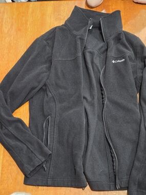 Columbia Women’s Black Fleece Zip-up Jacket